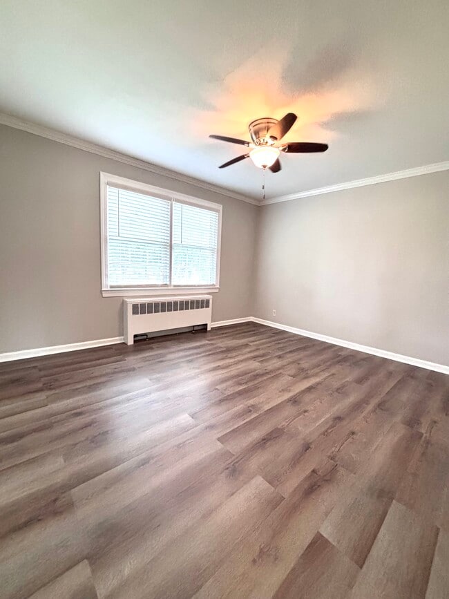 property at 1700 Roslyn Dr