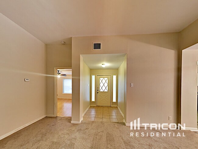 7439 Longing Trail in San Antonio, TX - Building Photo - Building Photo