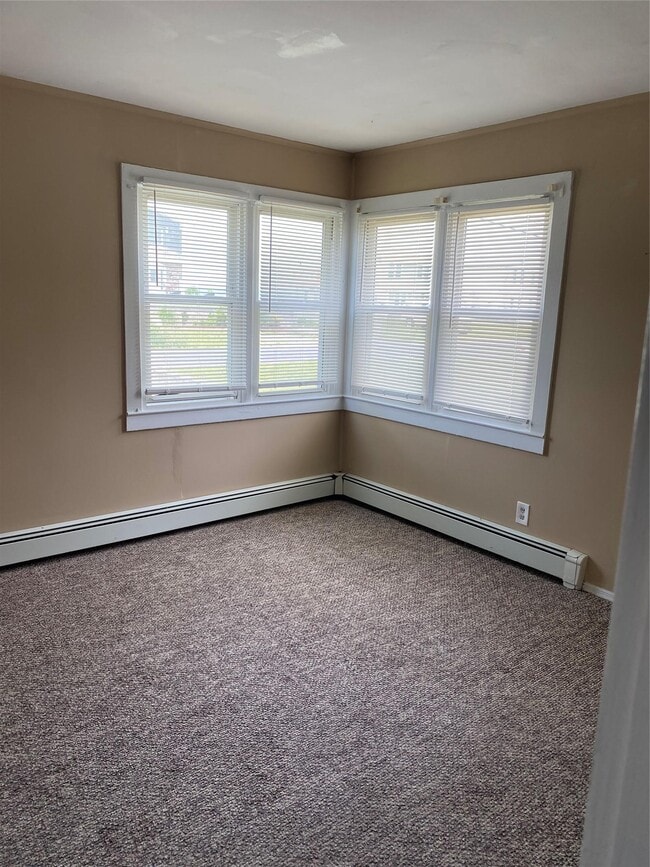 95 Grandview Dr in Shirley, NY - Building Photo - Building Photo