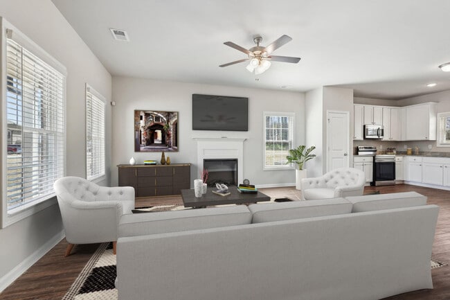 College Manor-2 in Barnesville, GA - Building Photo - Building Photo