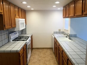 4422 W Douglas Ave, Unit 4422 in Visalia, CA - Foto de edificio - Building Photo