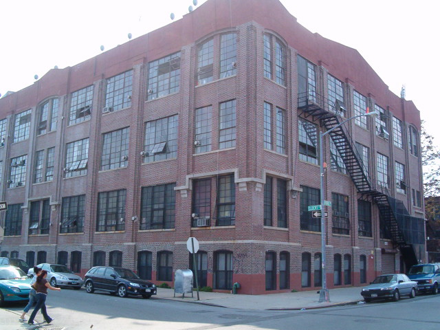 345 Eldert Lofts in Brooklyn, NY - Foto de edificio