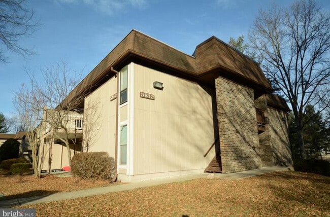 property at 5812 Royal Ridge Dr