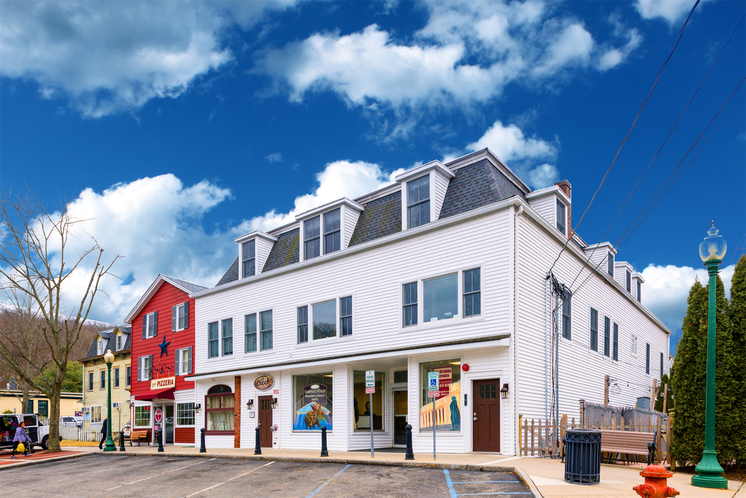 4 W Cross St in Croton Falls, NY - Building Photo
