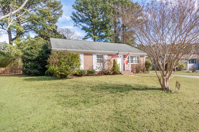 516 Canterbury Rd in Virginia Beach, VA - Building Photo - Building Photo