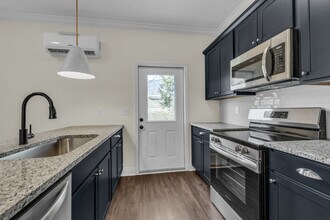 5563 Stream Ln in Chattanooga, TN - Foto de edificio - Building Photo