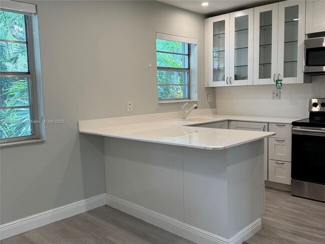 7865 SW 57th Ave in South Miami, FL - Building Photo - Building Photo