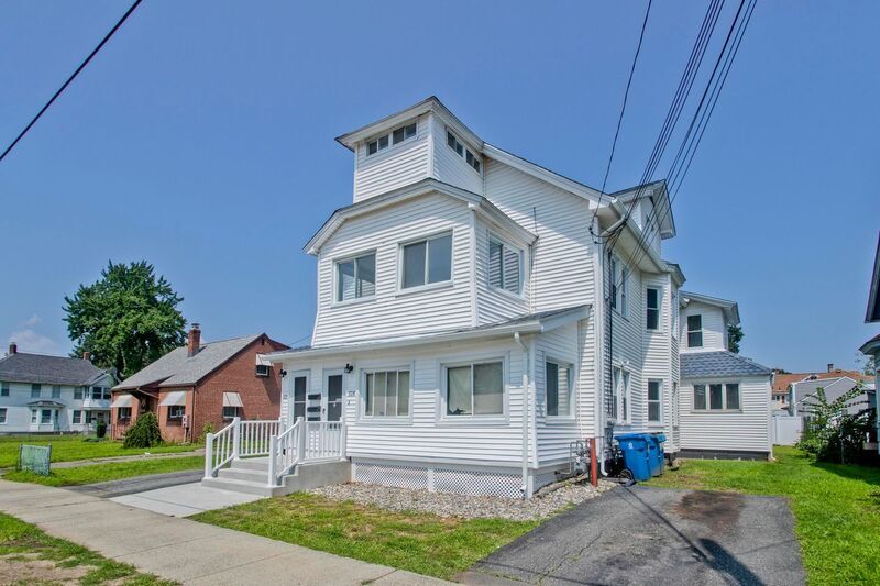 518-520 Kings Hwy in West Springfield, MA - Building Photo