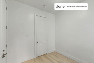 Private bedroom in 4 bed/2 bath Home in New York, NY - Building Photo - Building Photo