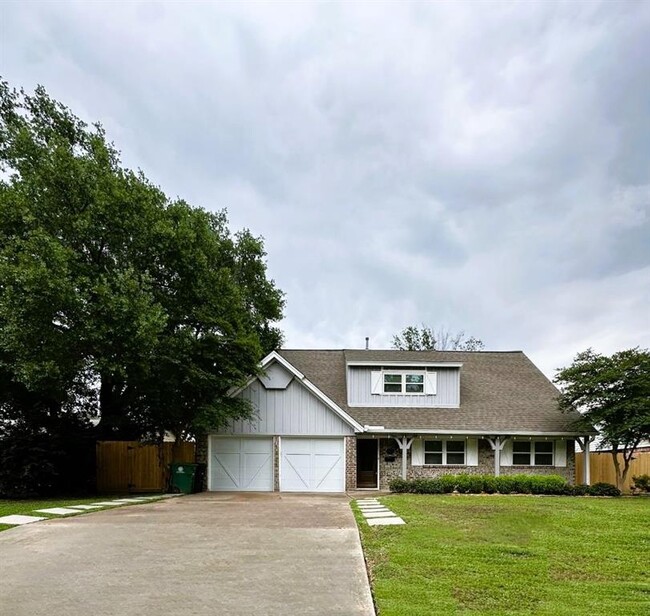 1906 Mapleton Dr in Houston, TX - Foto de edificio - Building Photo