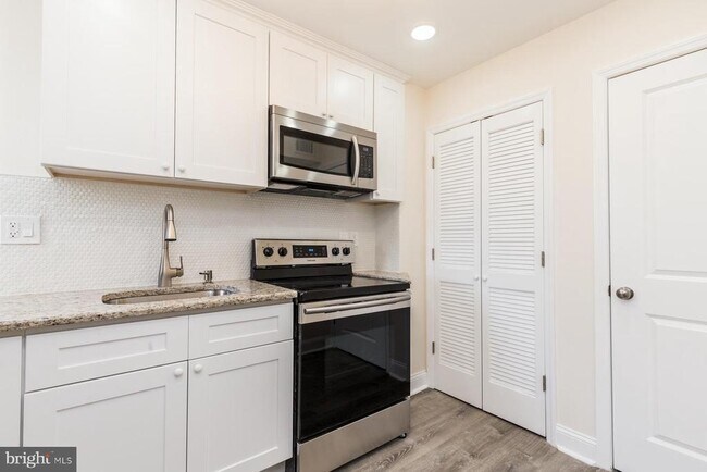 537 N 33rd St in Philadelphia, PA - Building Photo - Building Photo