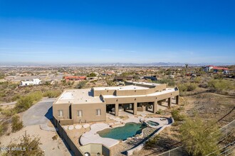 2715 W Cheyenne Dr in Laveen, AZ - Foto de edificio - Building Photo