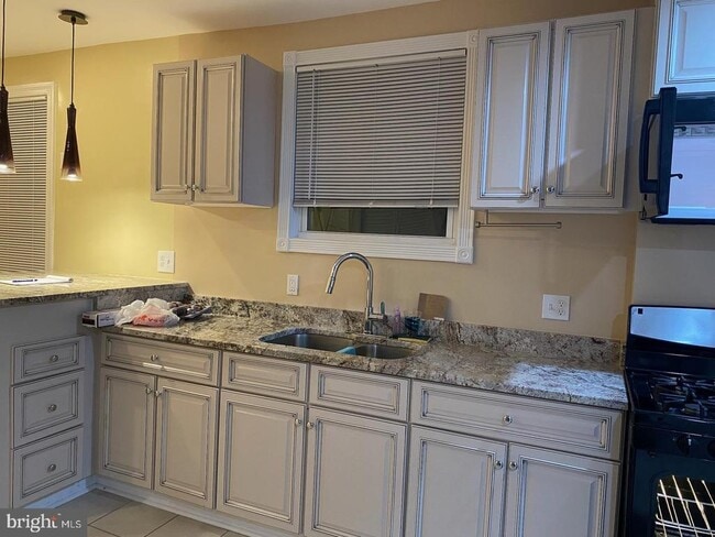 property at 2846 Vista St NE