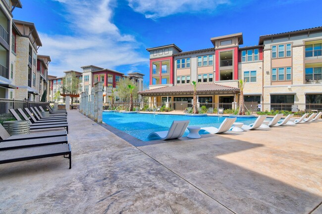 Park at Rialto Apartments in San Antonio, TX - Building Photo - Building Photo