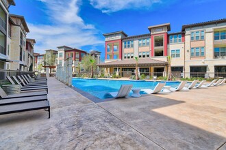 Park at Rialto Apartments in San Antonio, TX - Foto de edificio - Building Photo