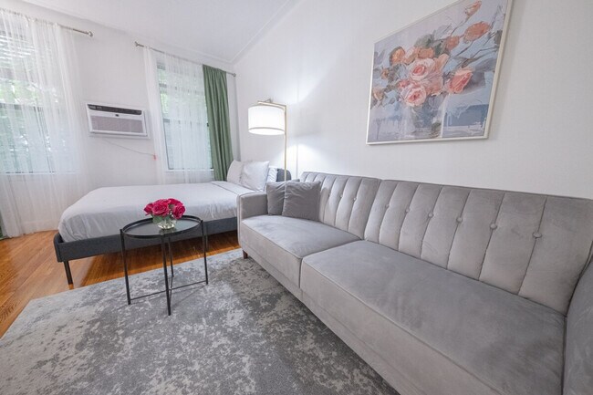 1369 1st Ave in New York, NY - Building Photo - Building Photo