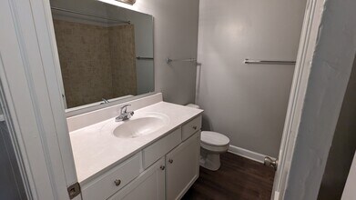 319 Rhynewood Dr in Sanford, NC - Foto de edificio - Building Photo