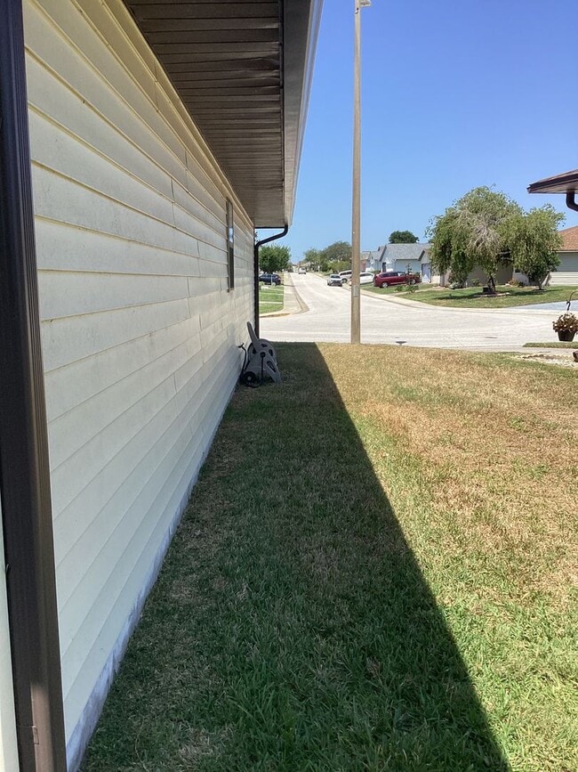 3239 Prairie Dunes Cir E in Lakeland, FL - Building Photo - Building Photo