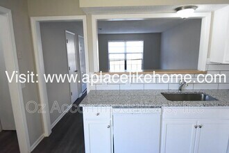 912 S Edgebrook Ln in Olathe, KS - Building Photo - Building Photo