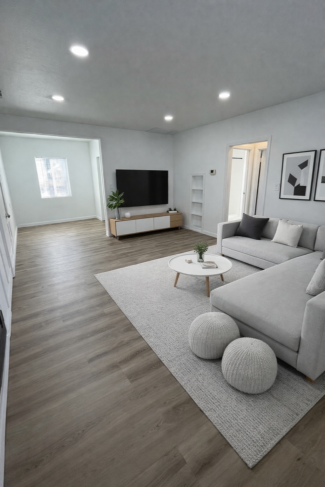 480 E Monterey Ave in Stockton, CA - Foto de edificio - Building Photo