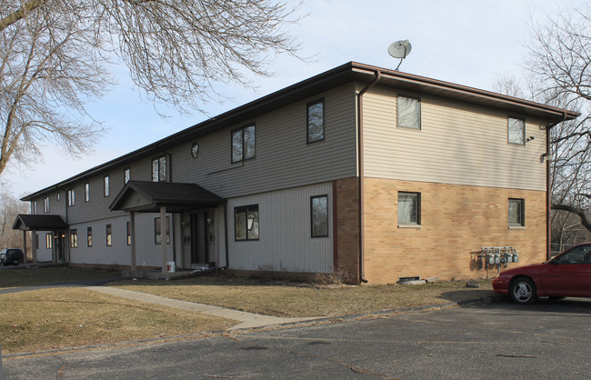 421 Oakland Ave in South Beloit, IL - Foto de edificio - Building Photo