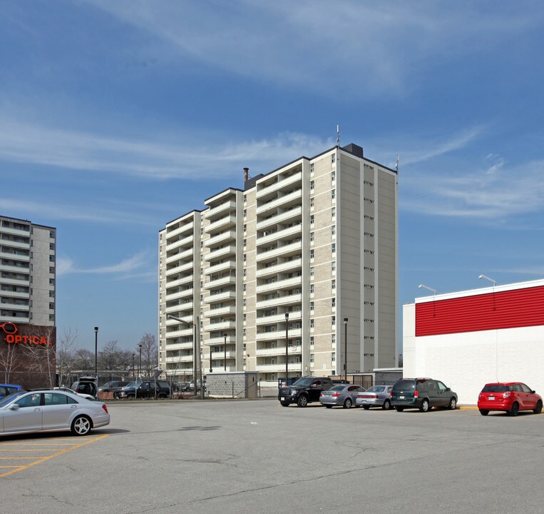 Greenbrae Circuit 2 in Toronto, ON - Building Photo