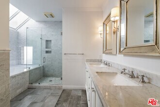 11636 Montana Ave in Los Angeles, CA - Building Photo - Building Photo