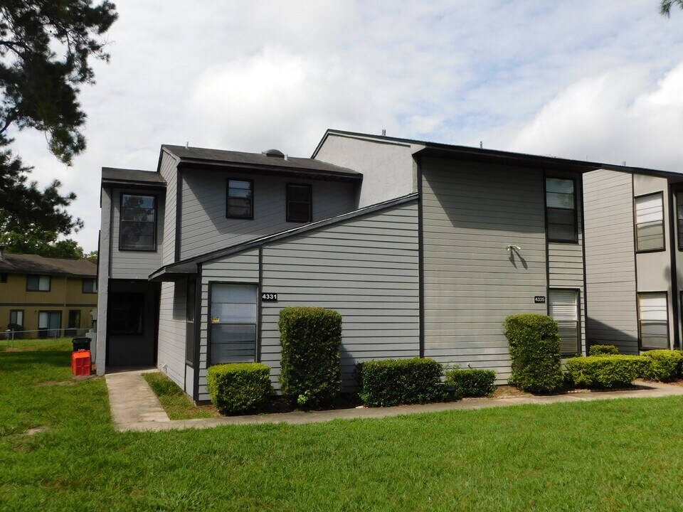 4331 SW 21 Ln in Gainesville, FL - Foto de edificio