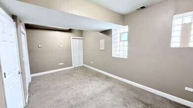 8017 S Phillips Ave in Chicago, IL - Building Photo - Building Photo