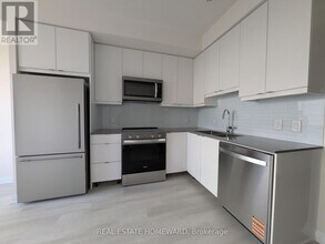 3270 Sheppard Ave E in Toronto, ON - Building Photo - Building Photo