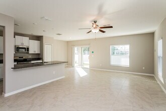 7211 Spring Snowflake Ave in Tampa, FL - Building Photo - Building Photo