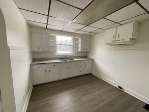 16 Edgwood St, Unit Second Floor in Wheeling, WV - Foto de edificio - Building Photo