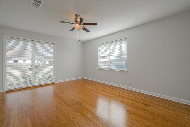 4923 Poinciana Dr in Houston, TX - Building Photo - Building Photo