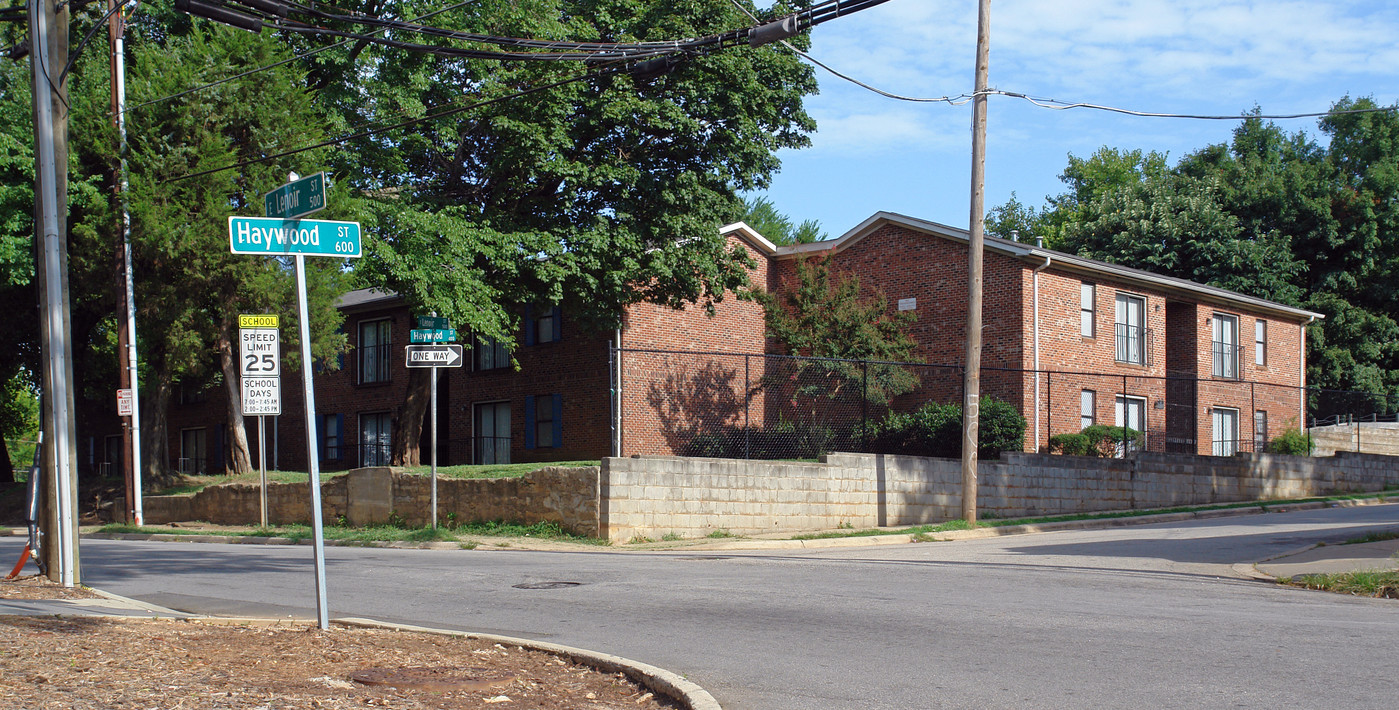 581 E Lenoir St in Raleigh, NC - Foto de edificio