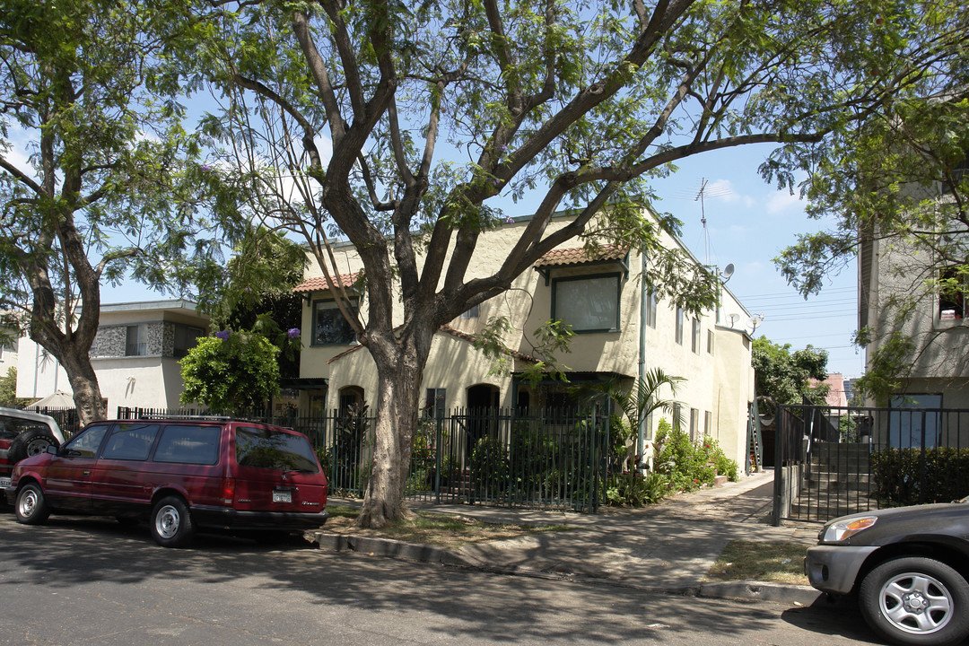 6125 Eleanor Ave in Los Angeles, CA - Building Photo