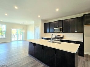 32 Owen Ct in Franklin Township, NJ - Building Photo - Building Photo