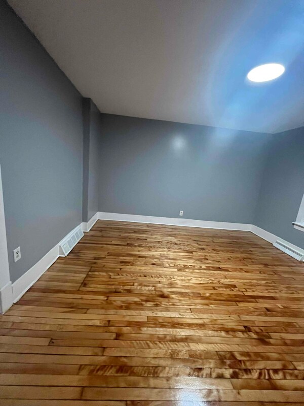 912 Saratoga St, Unit 1 in Utica, NY - Foto de edificio - Building Photo