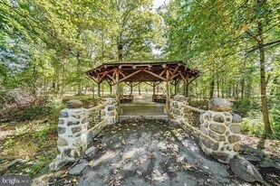 605 W Miner St in West Chester, PA - Building Photo