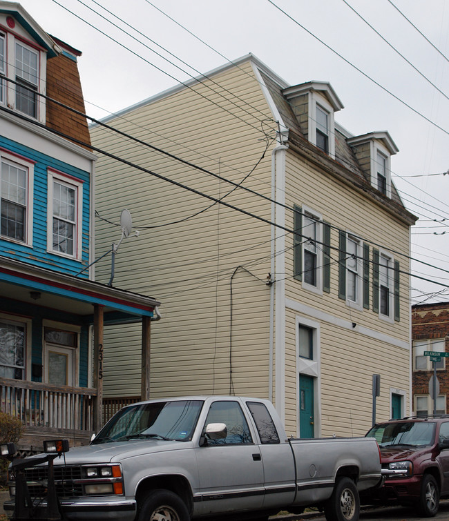 2317 Symmes St in Cincinnati, OH - Building Photo - Building Photo