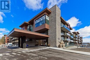 1575 Lakeshore Rd W in Mississauga, ON - Building Photo