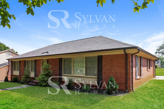 633 Colonial Dr in Statesville, NC - Building Photo - Building Photo