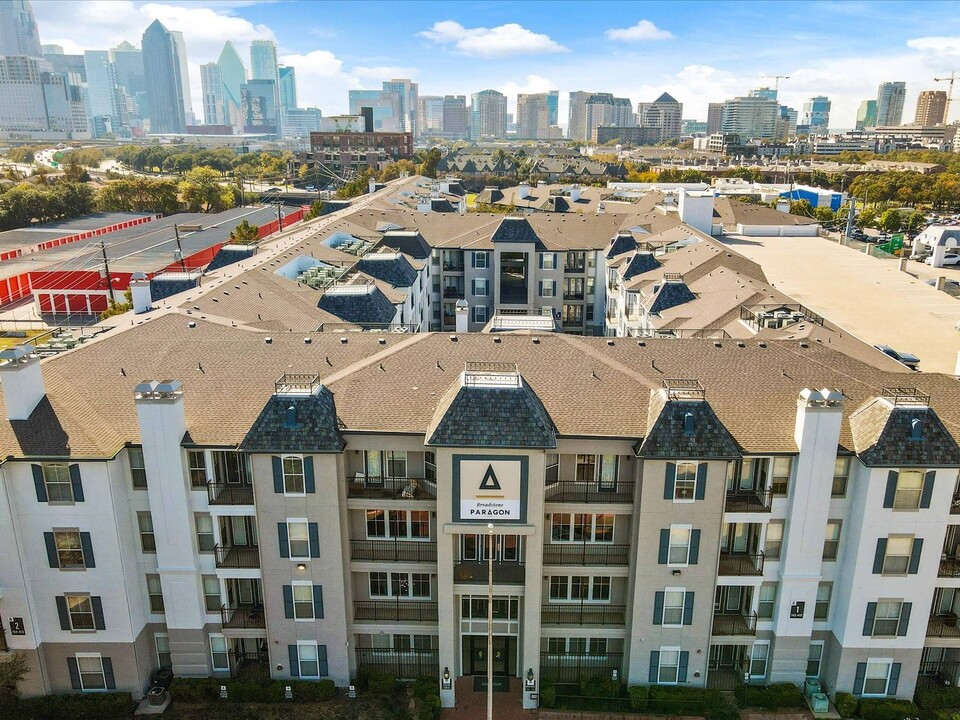 Broadstone Paragon in Dallas, TX - Building Photo