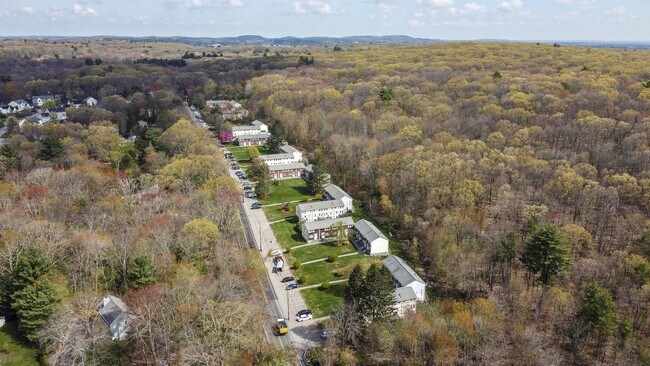 Oak Street Apartments in Ashland, MA - Foto de edificio - Building Photo