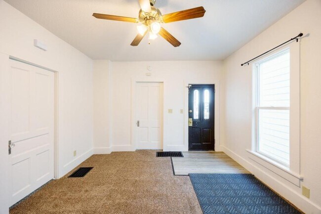 317 W 4th St in Muscatine, IA - Building Photo - Building Photo