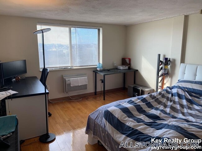 1110 Commonwealth Ave in Boston, MA - Building Photo - Building Photo