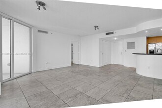 1881 79th Street Cswy, Unit 404 in Miami Beach, FL - Building Photo - Building Photo