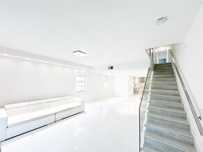 1549 Barcelona Way in Weston, FL - Building Photo - Building Photo