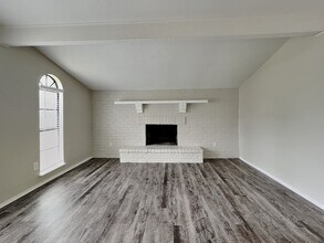 3926 Broken Elm Dr in Spring, TX - Foto de edificio - Building Photo