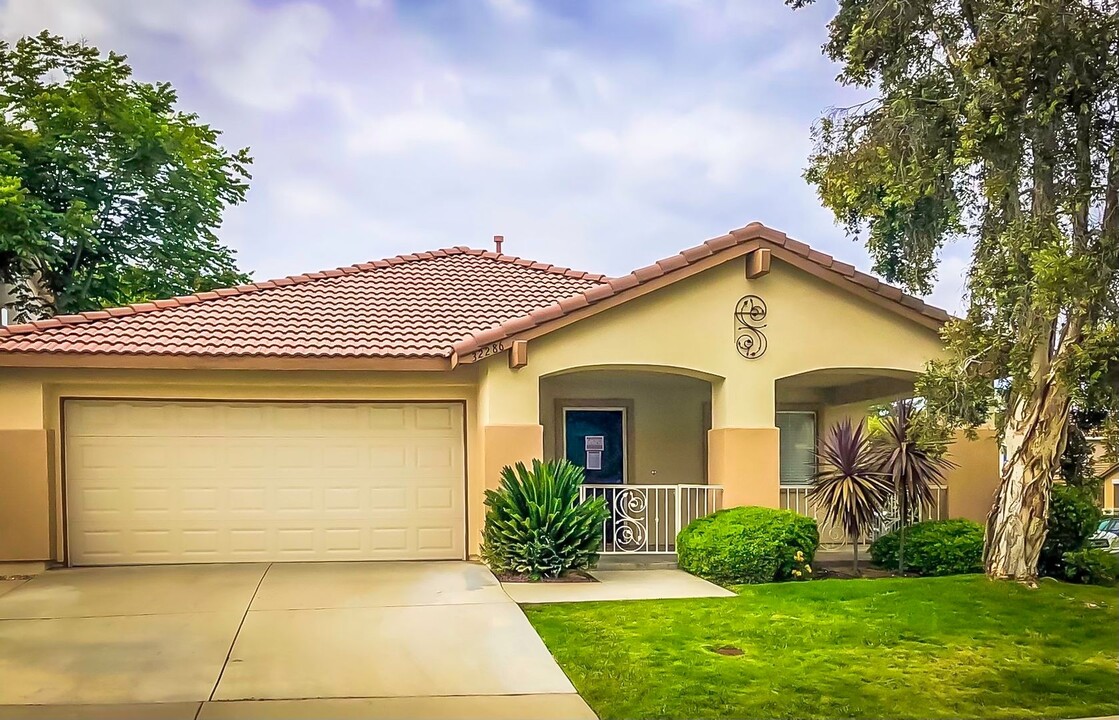 32286 Vía Arias in Temecula, CA - Building Photo