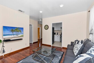 161 N Willaman Dr, Unit 1 in Beverly Hills, CA - Building Photo - Building Photo